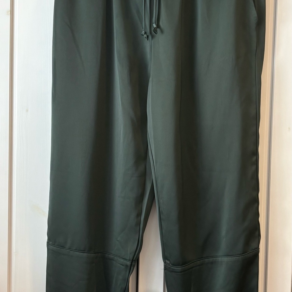 Socialite Forest Green Cropped Pants